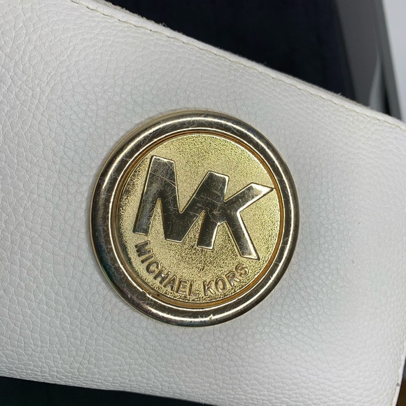 Micheal Kors Wallet - Picture 2 of 5